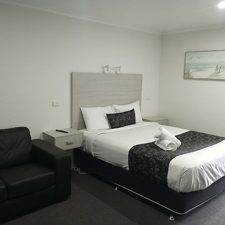 Big Valley Lakeside Paradise Motor Inn Shepparton Dış mekan fotoğraf
