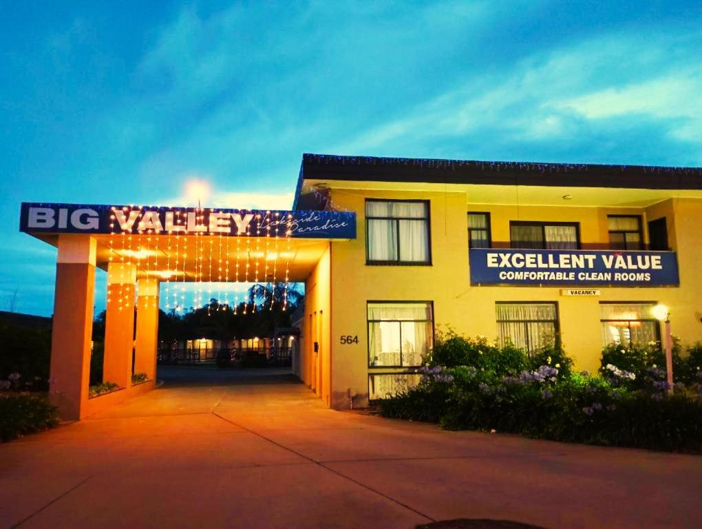 Big Valley Lakeside Paradise Motor Inn Shepparton Dış mekan fotoğraf
