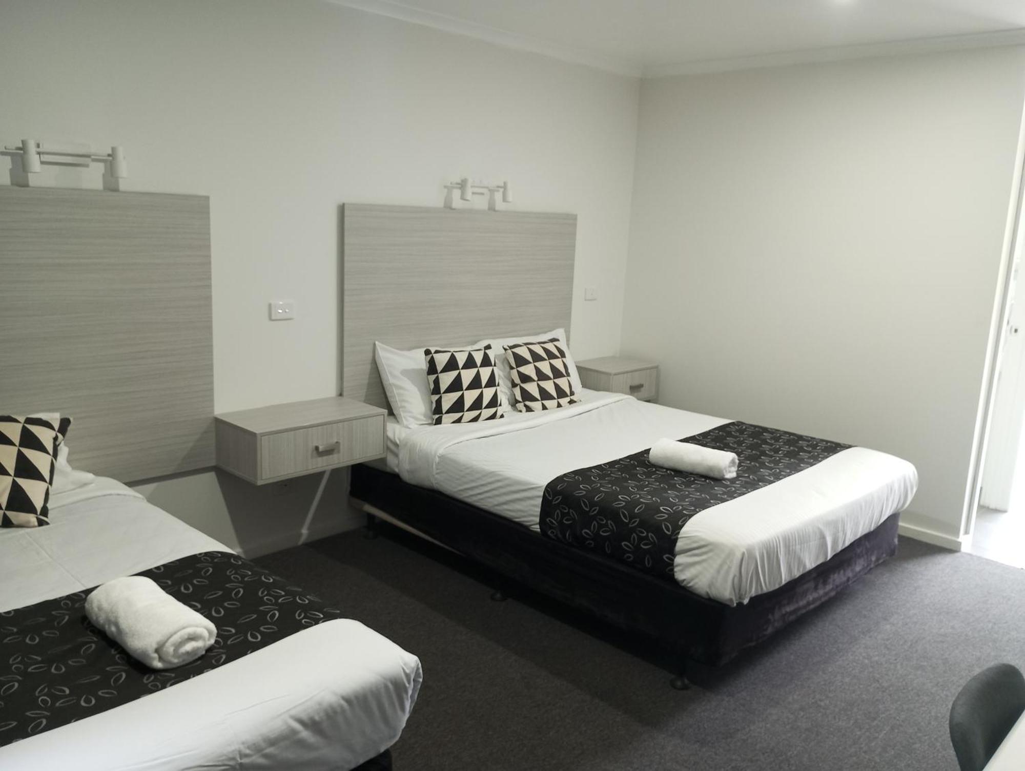 Big Valley Lakeside Paradise Motor Inn Shepparton Dış mekan fotoğraf