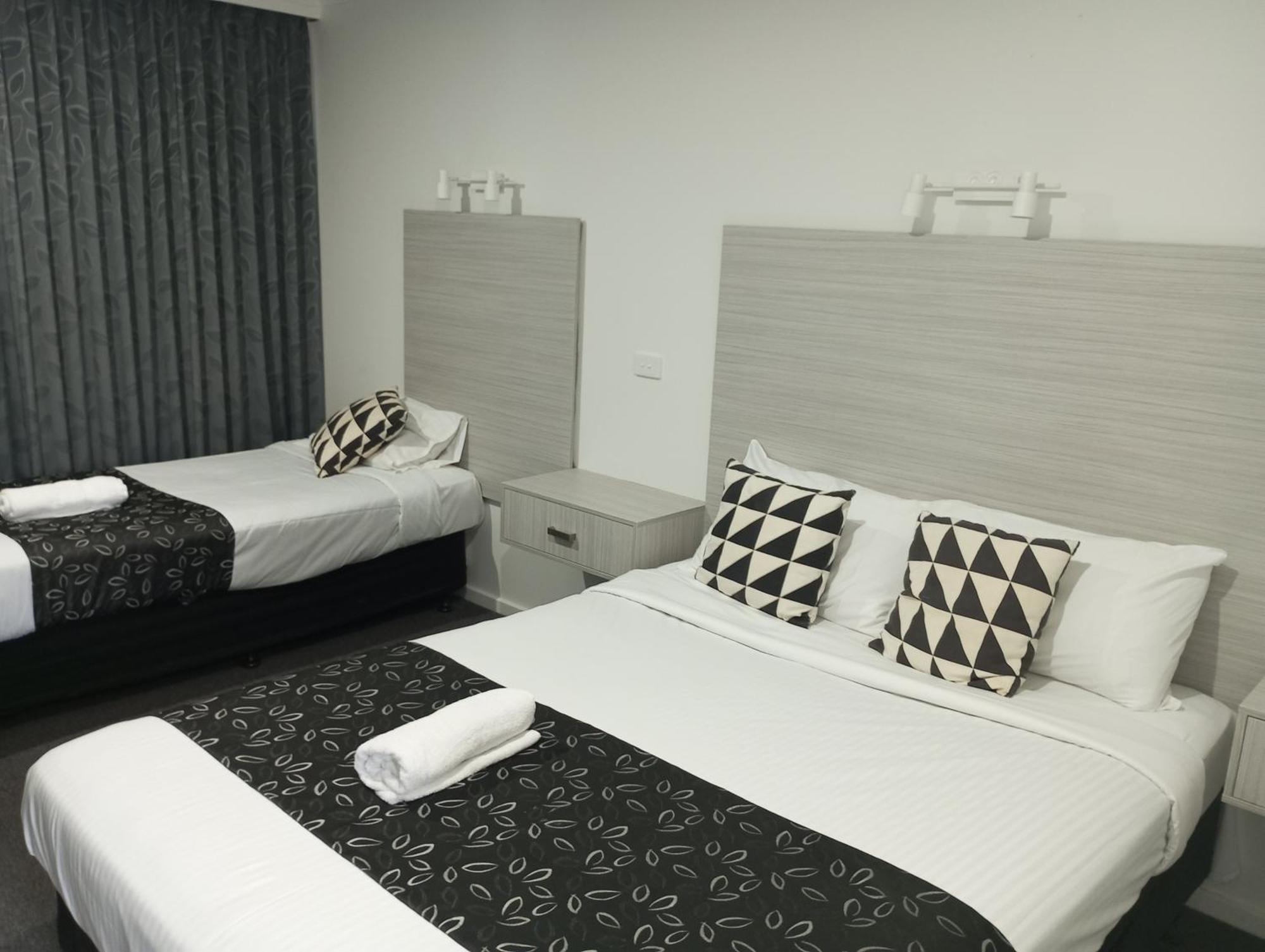 Big Valley Lakeside Paradise Motor Inn Shepparton Dış mekan fotoğraf
