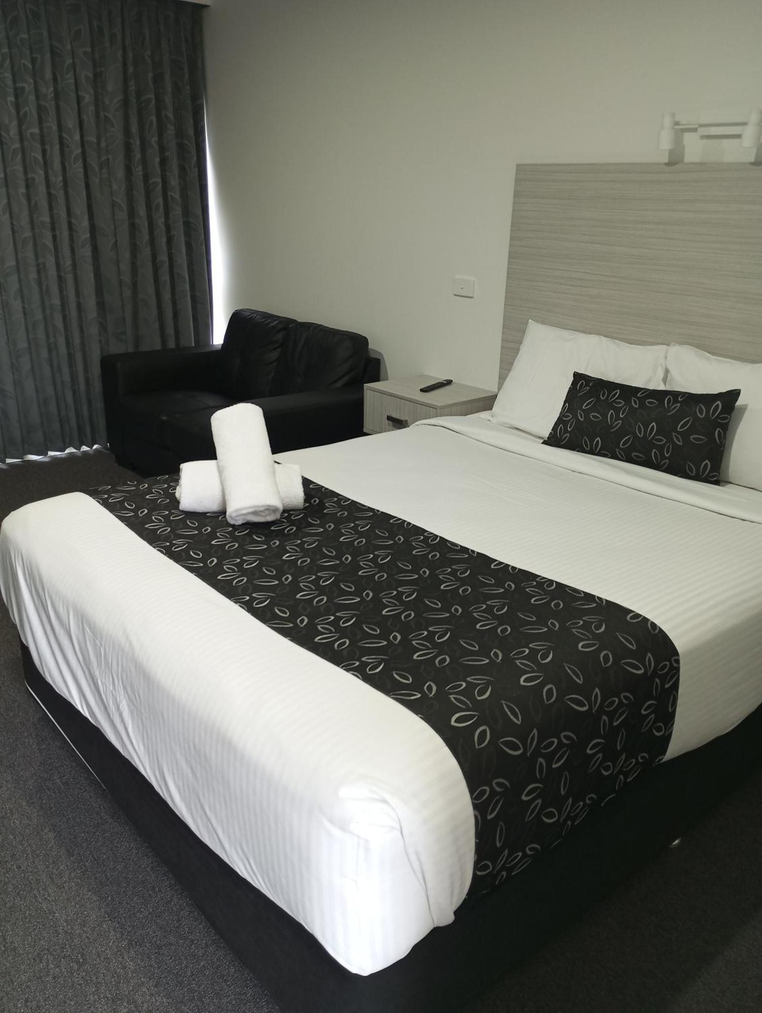 Big Valley Lakeside Paradise Motor Inn Shepparton Dış mekan fotoğraf
