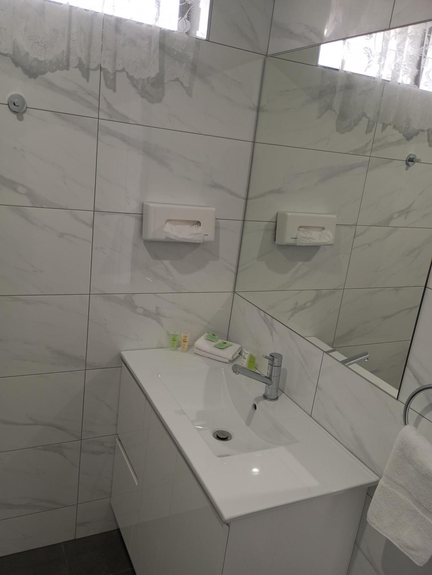 Big Valley Lakeside Paradise Motor Inn Shepparton Dış mekan fotoğraf