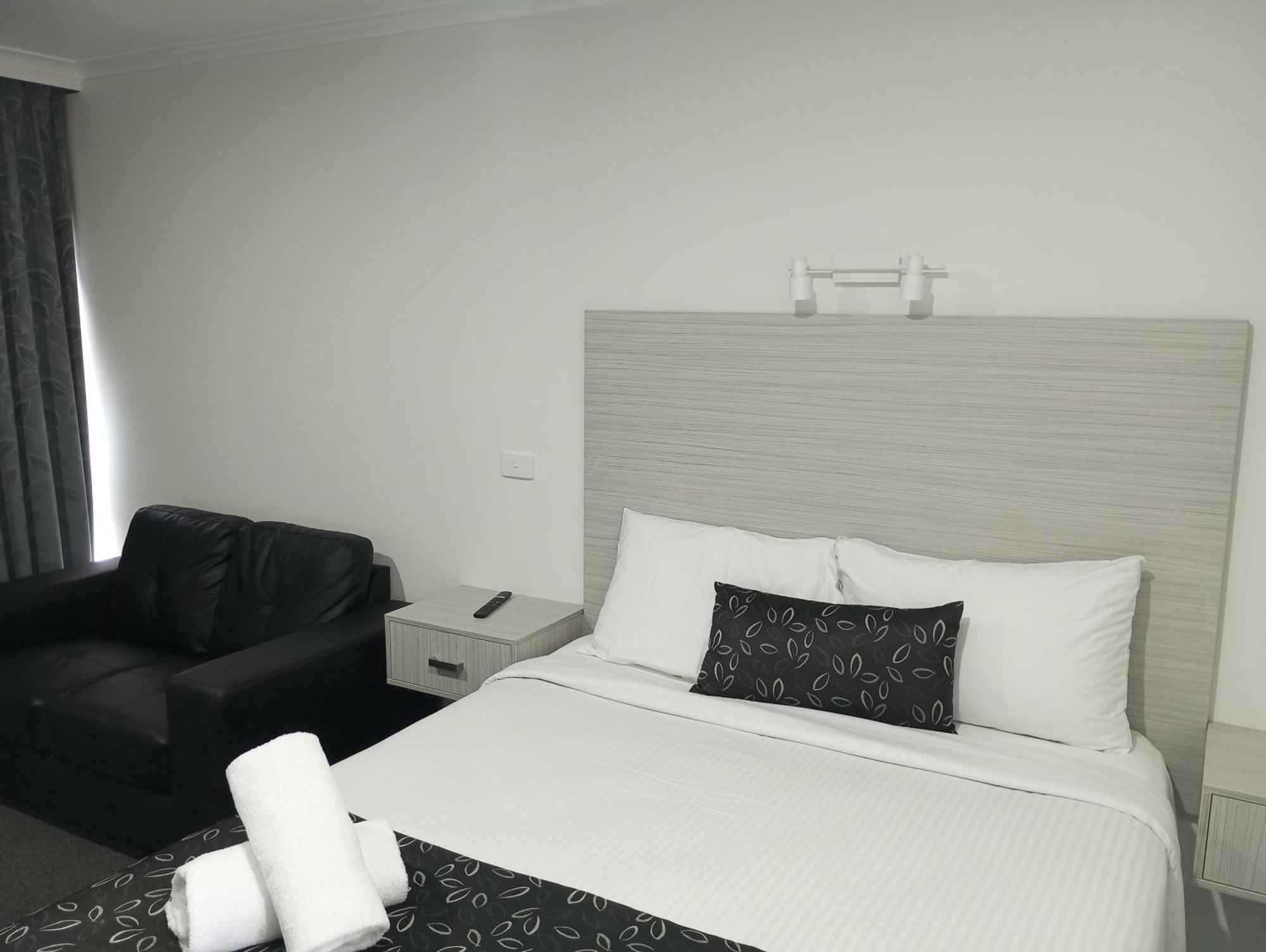 Big Valley Lakeside Paradise Motor Inn Shepparton Dış mekan fotoğraf