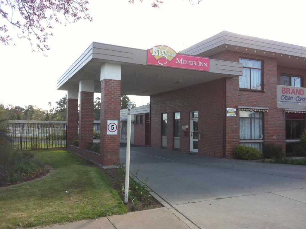 Big Valley Lakeside Paradise Motor Inn Shepparton Dış mekan fotoğraf