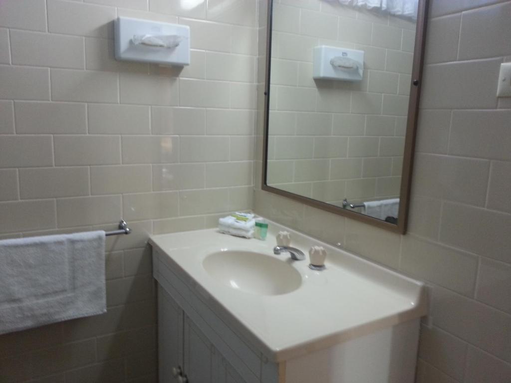 Big Valley Lakeside Paradise Motor Inn Shepparton Oda fotoğraf