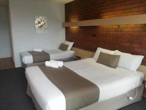 Big Valley Lakeside Paradise Motor Inn Shepparton Dış mekan fotoğraf
